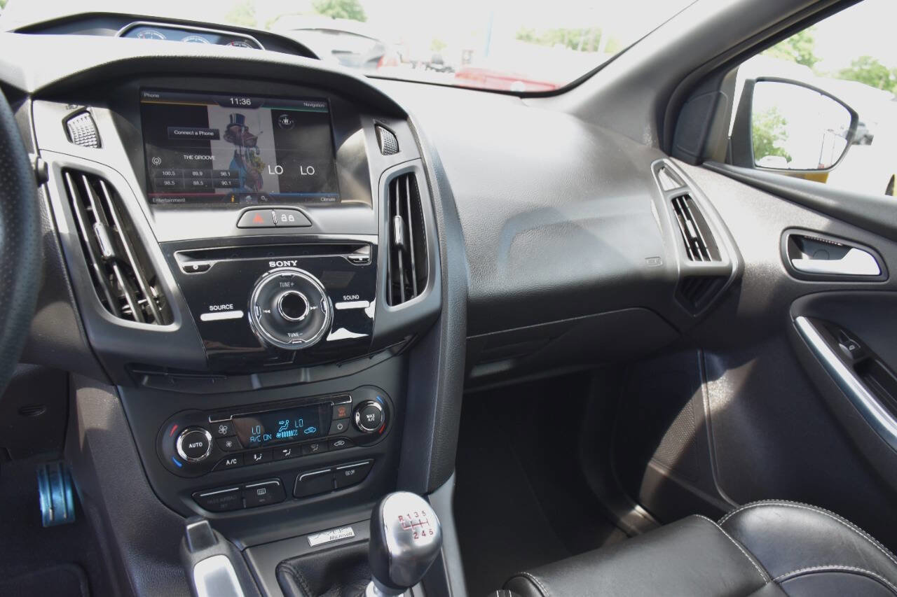 Used 2014 Ford Focus ST w/ Equipment Group 202A FWD image 27