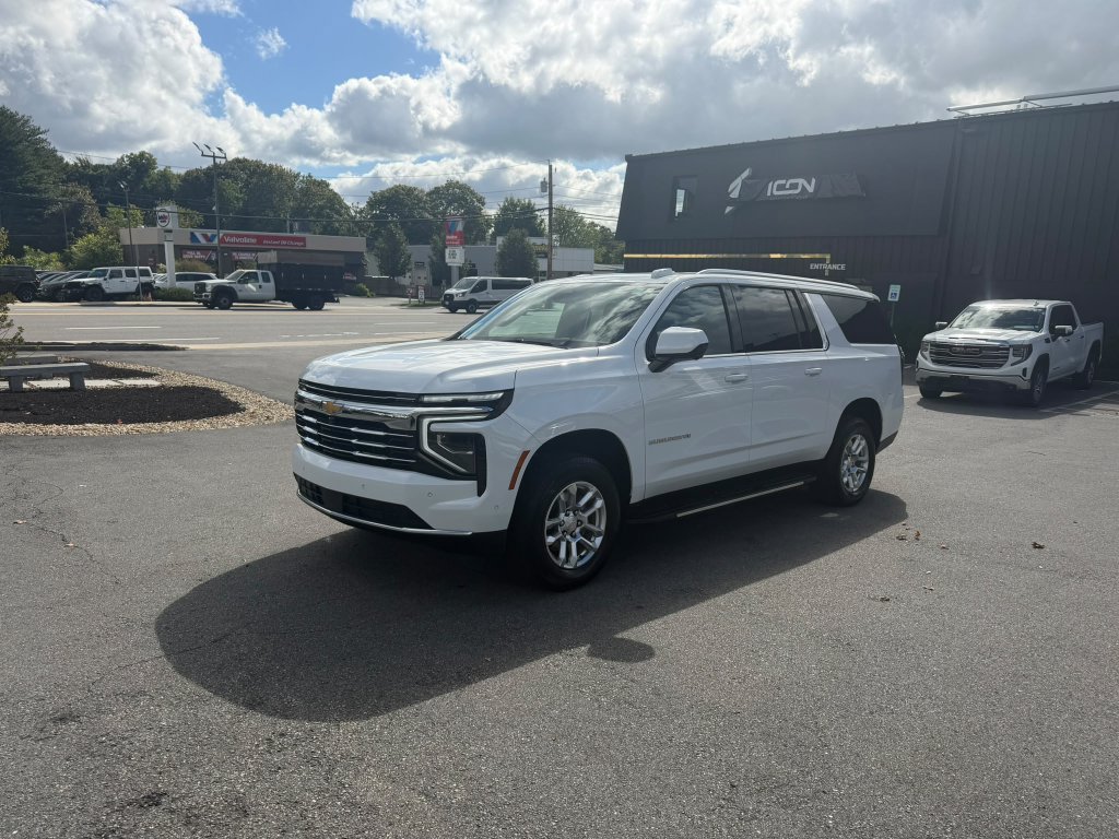 Used 2025 Chevrolet Suburban LT AWD/4WD image 1