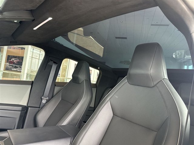 Used 2024 Tesla Cybertruck AWD Crew Cab image 21