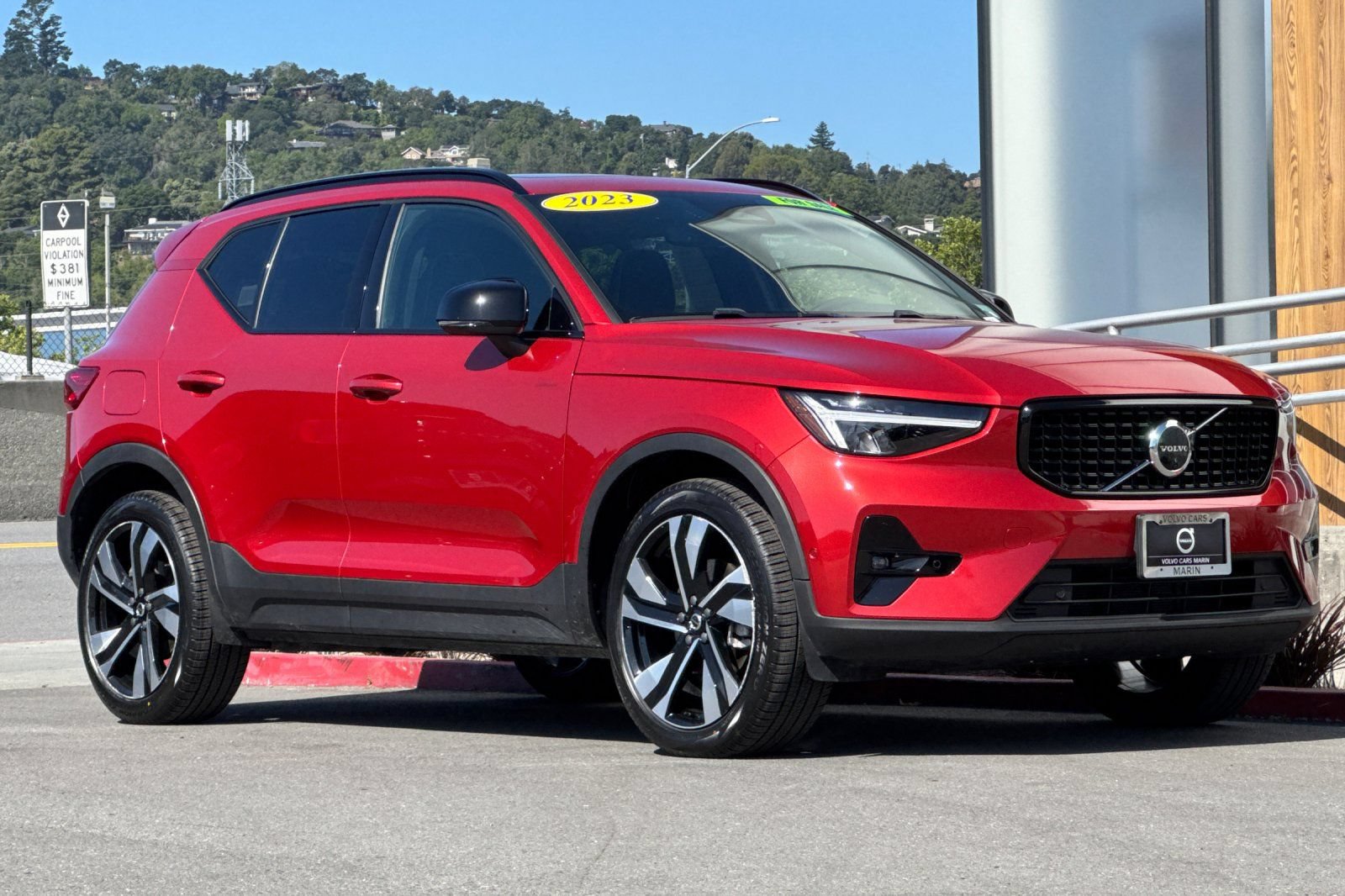 Certified 2023 Volvo XC40 B5 Plus w/ Driver Assist Package AWD/4WD image 10