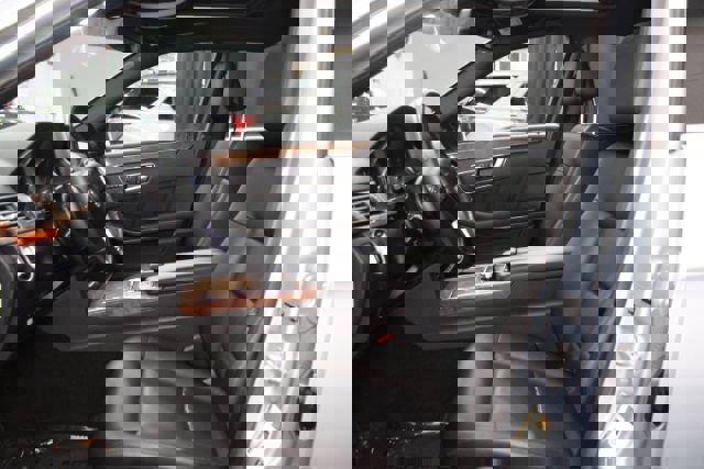 Used 2013 Mercedes-Benz E 400 Sport Sedan w/ Premium 1 Pkg image 13