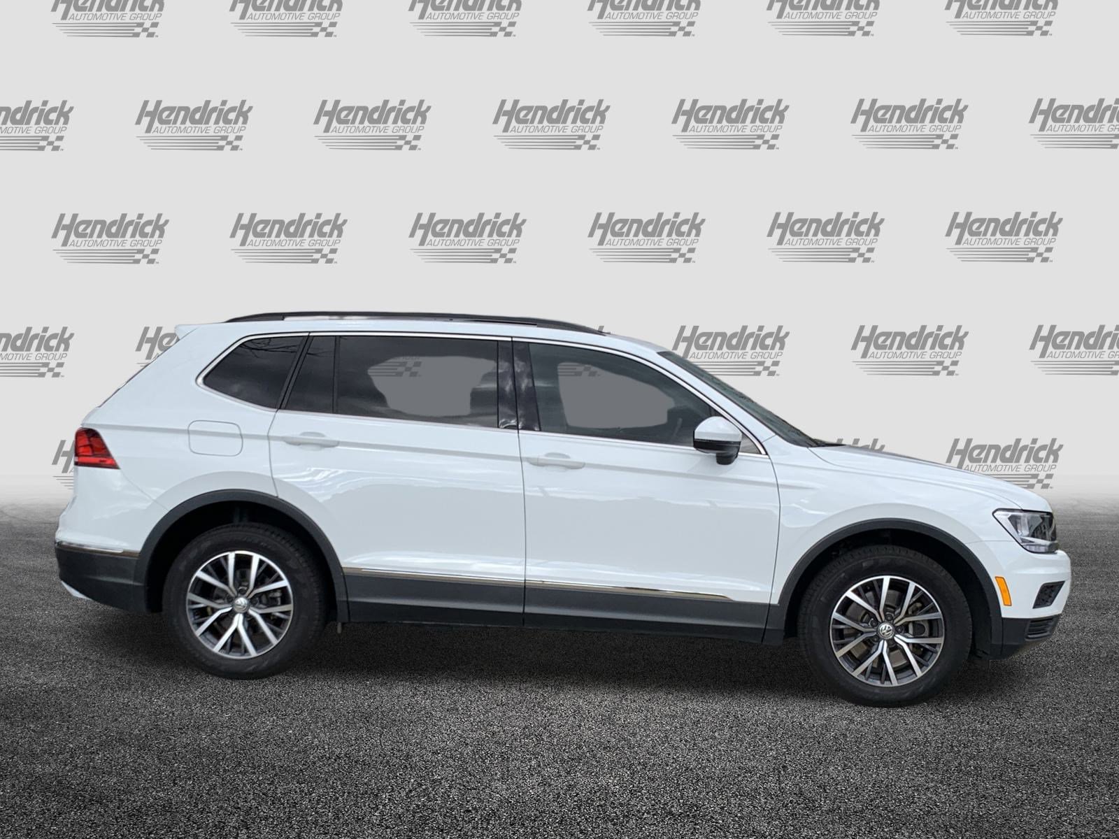 Used 2020 Volkswagen Tiguan SE w/ Panoramic Sunroof Package image 11