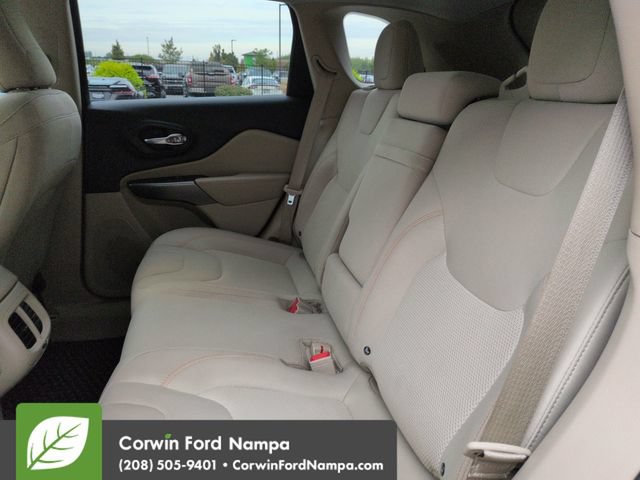 Used 2019 Jeep Cherokee Latitude w/ Cold Weather Group AWD/4WD image 26
