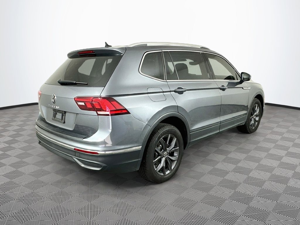 Used 2023 Volkswagen Tiguan SE w/ Panoramic Sunroof Package FWD image 10