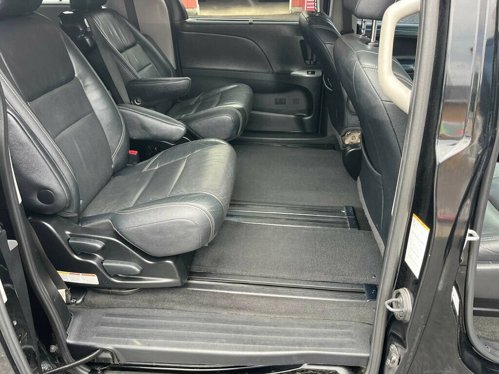 Used 2016 Toyota Sienna SE Premium FWD image 28