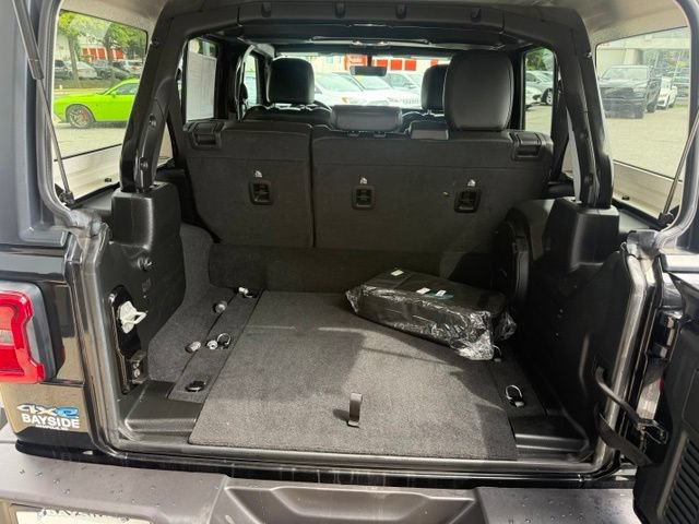 Used 2023 Jeep Wrangler Unlimited Sahara AWD/4WD image 23