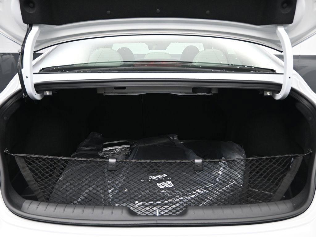 New 2025 Hyundai Elantra Limited image 31