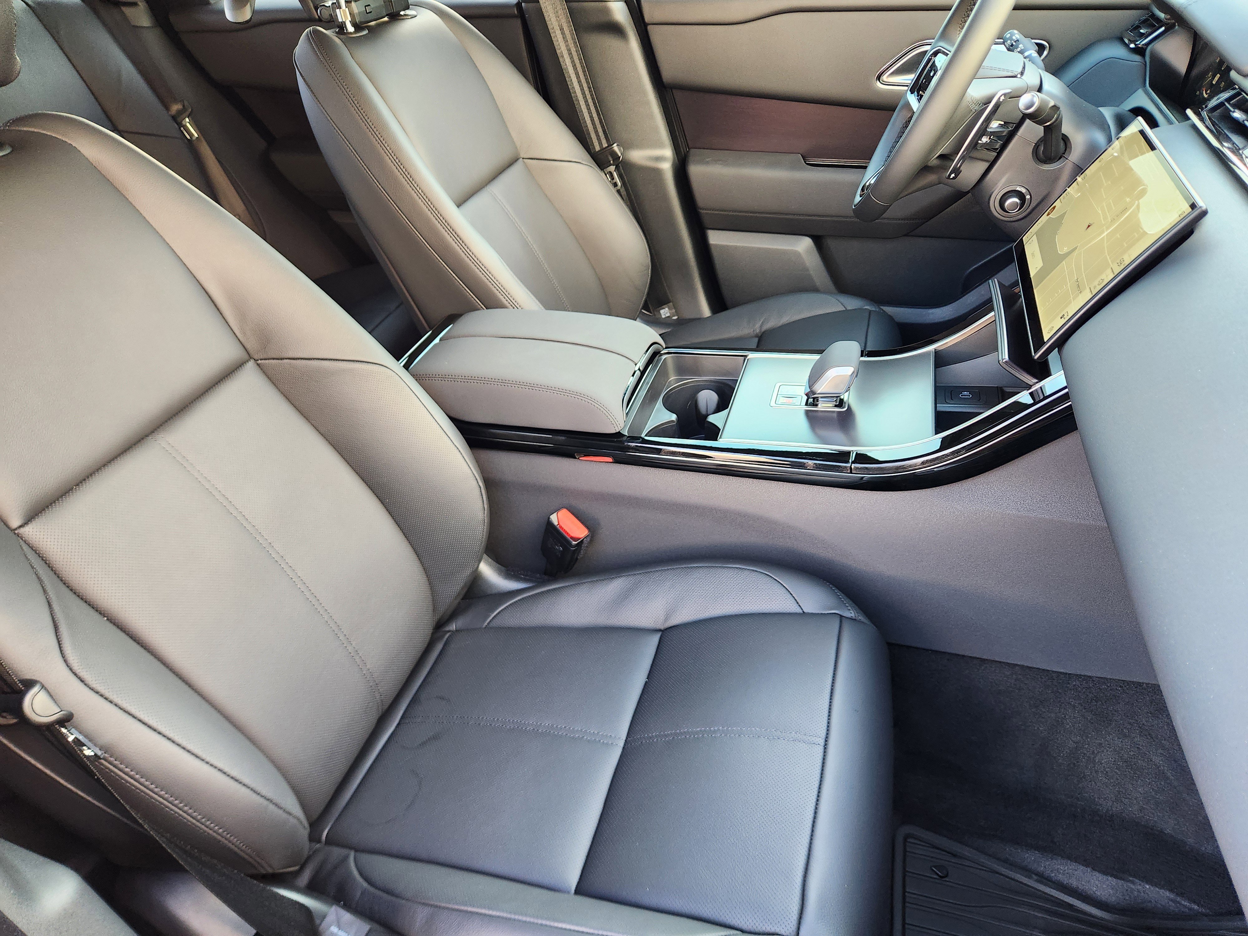 New 2026 Land Rover Range Rover Velar Dynamic SE image 14
