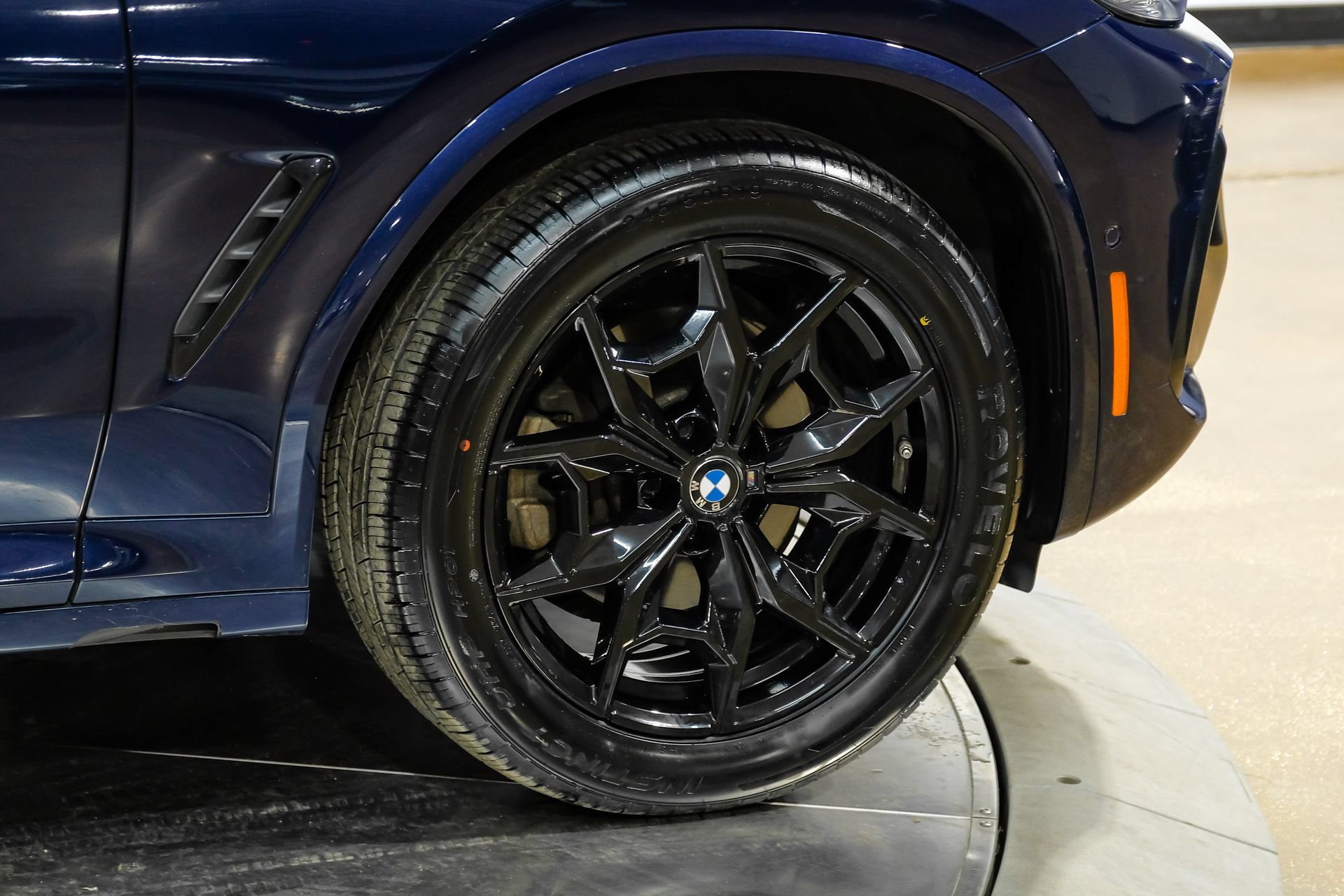 Used 2024 BMW X4 xDrive30i w/ M Sport Package AWD/4WD image 61
