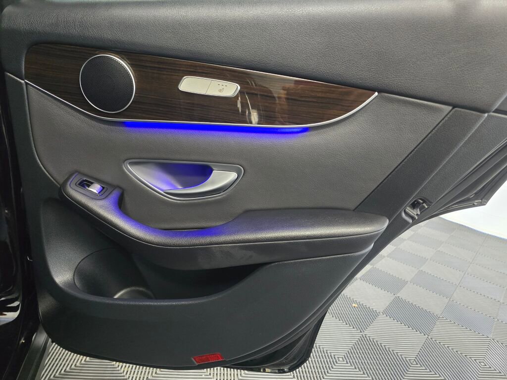 Used 2022 Mercedes-Benz GLC 300 GLC 300 image 24