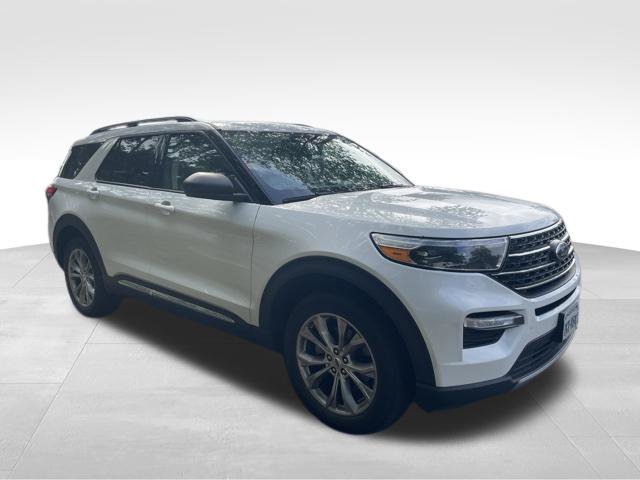 Used 2022 Ford Explorer XLT w/ Equipment Group 202A AWD/4WD image 4