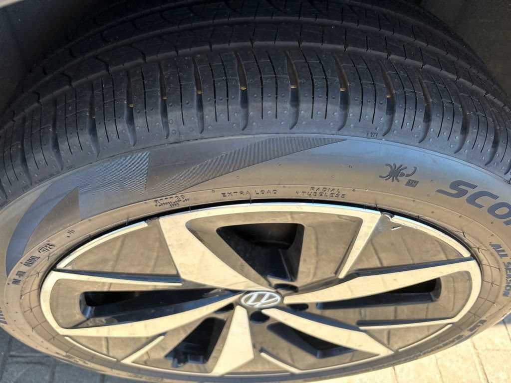 Used 2023 Volkswagen ID.4 Pro S AWD/4WD image 4