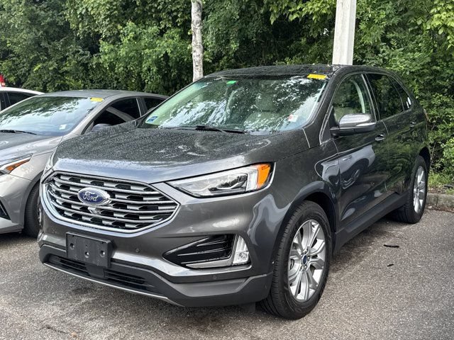 Used 2020 Ford Edge Titanium w/ Equipment Group 301A FWD image 3