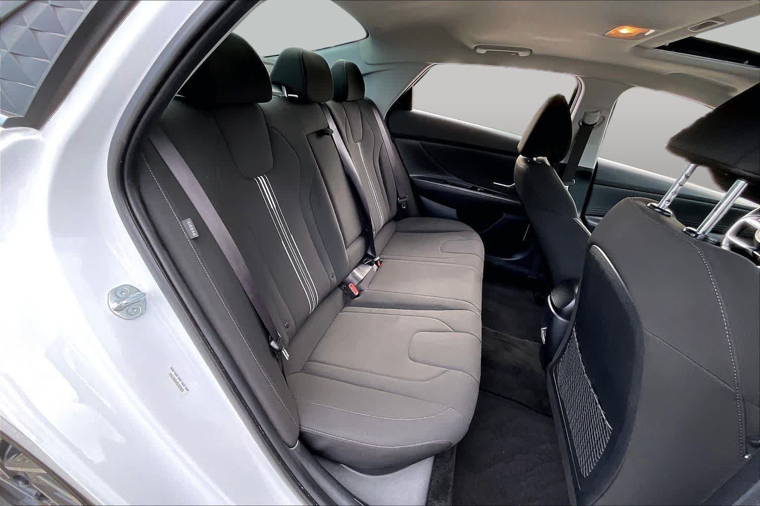 Used 2025 Hyundai Elantra SEL w/ Cargo Package FWD image 16