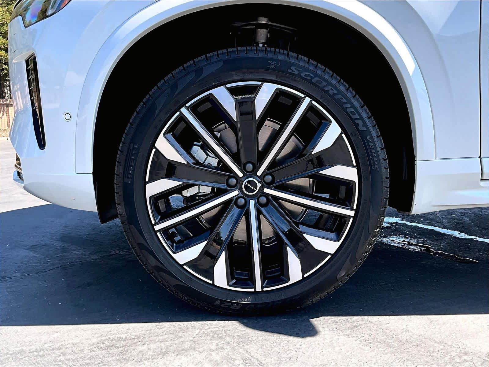 Used 2026 Volvo XC90 B6 Ultra w/ Protection Package AWD/4WD image 12