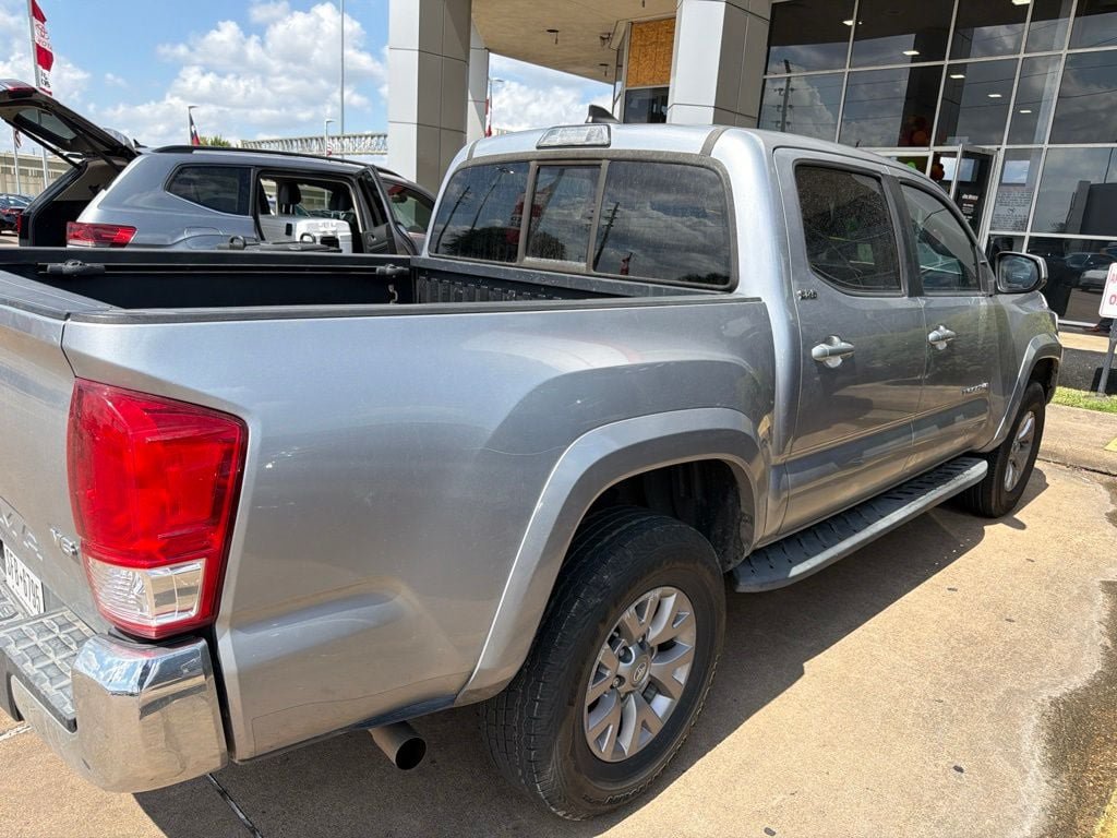 Used 2017 Toyota Tacoma SR5 w/ Tow Package RWD image 3