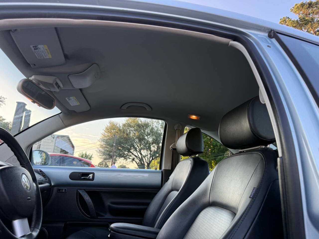 Used 2010 Volkswagen Beetle Coupe FWD image 18