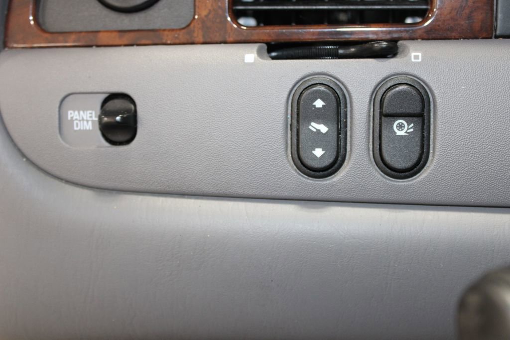 Used 2002 Lincoln Town Car Executive image 41