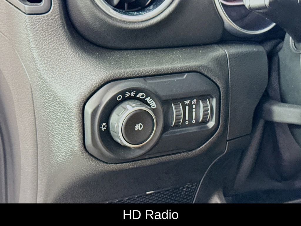 Used 2020 Jeep Wrangler Unlimited Sahara image 13