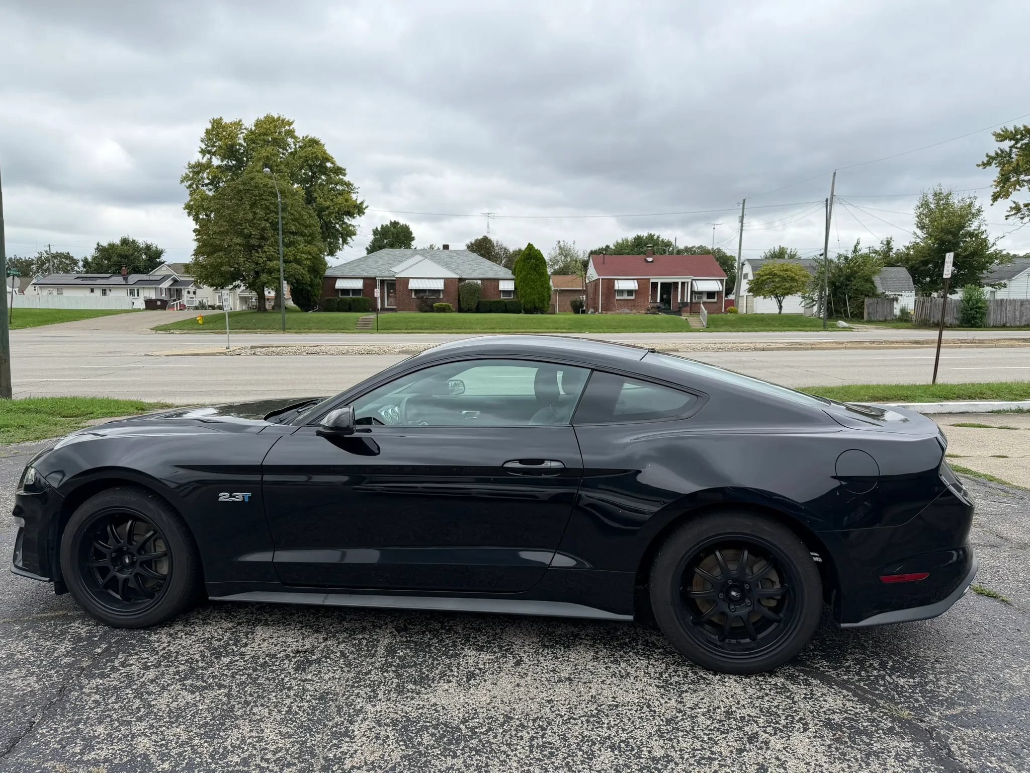 Used 2018 Ford Mustang Coupe RWD image 5
