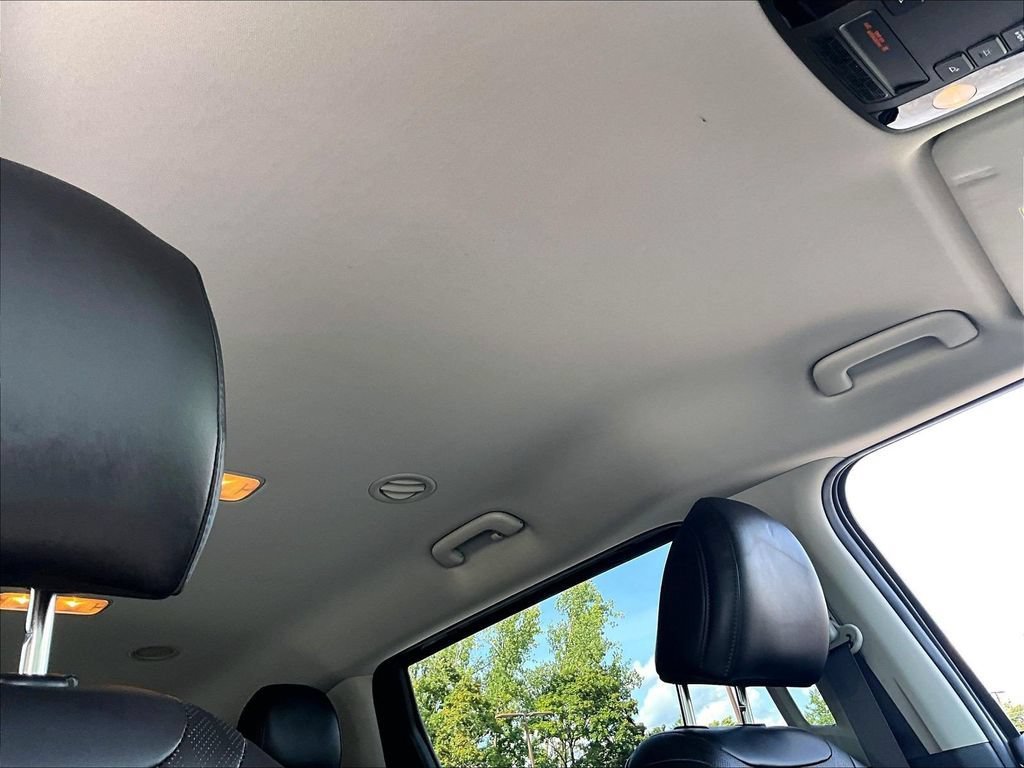 Used 2025 Kia Carnival FWD image 23