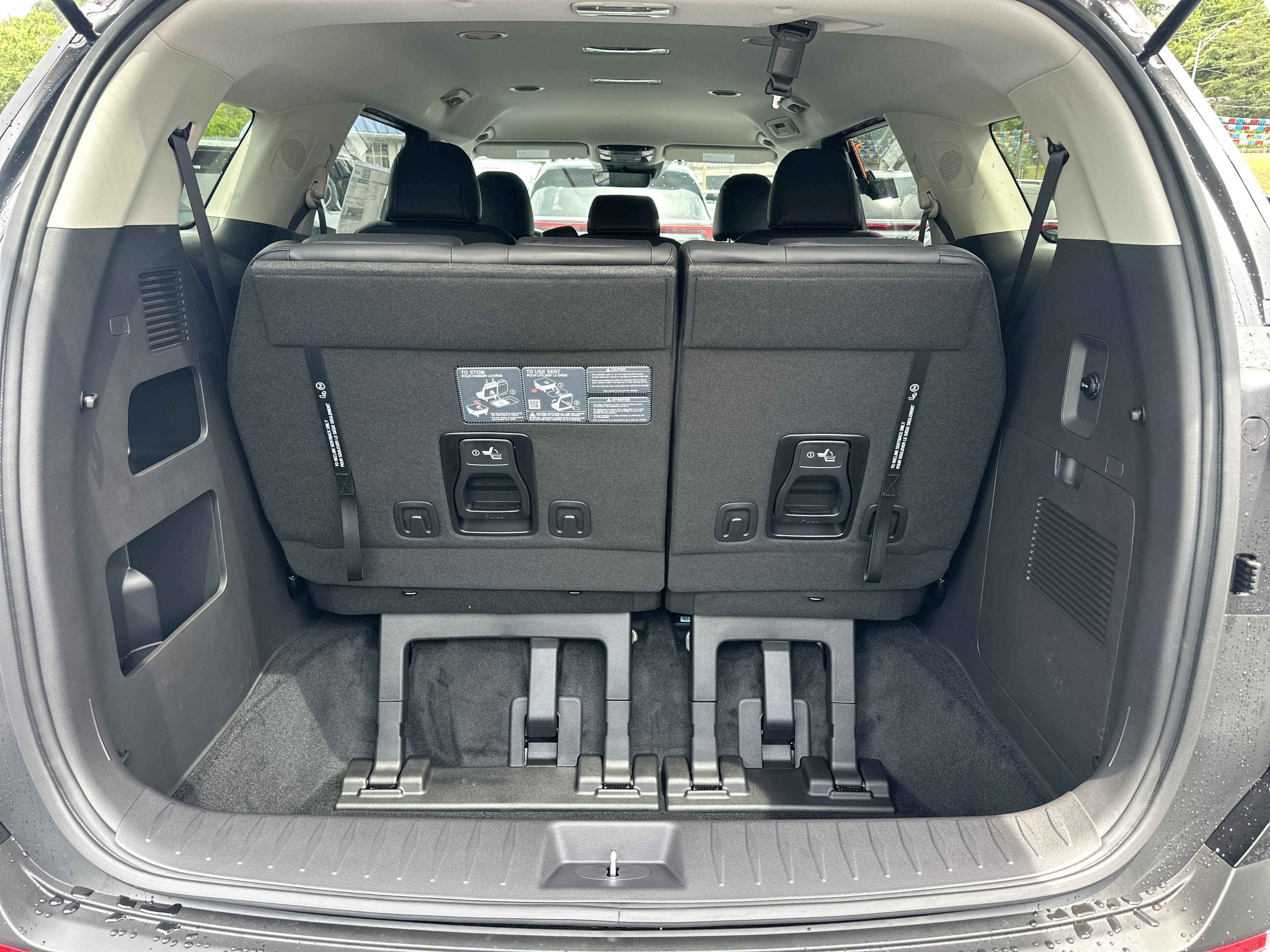 New 2026 Kia Carnival FWD image 4