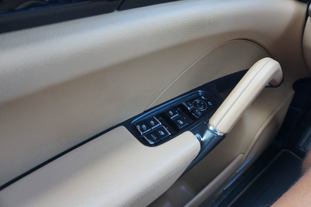Used 2014 Porsche Cayenne Platinum Edition AWD/4WD image 37