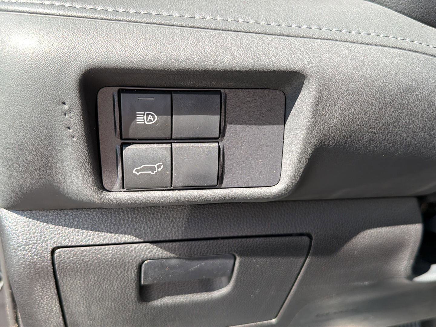 Used 2022 Toyota Highlander XLE FWD image 20