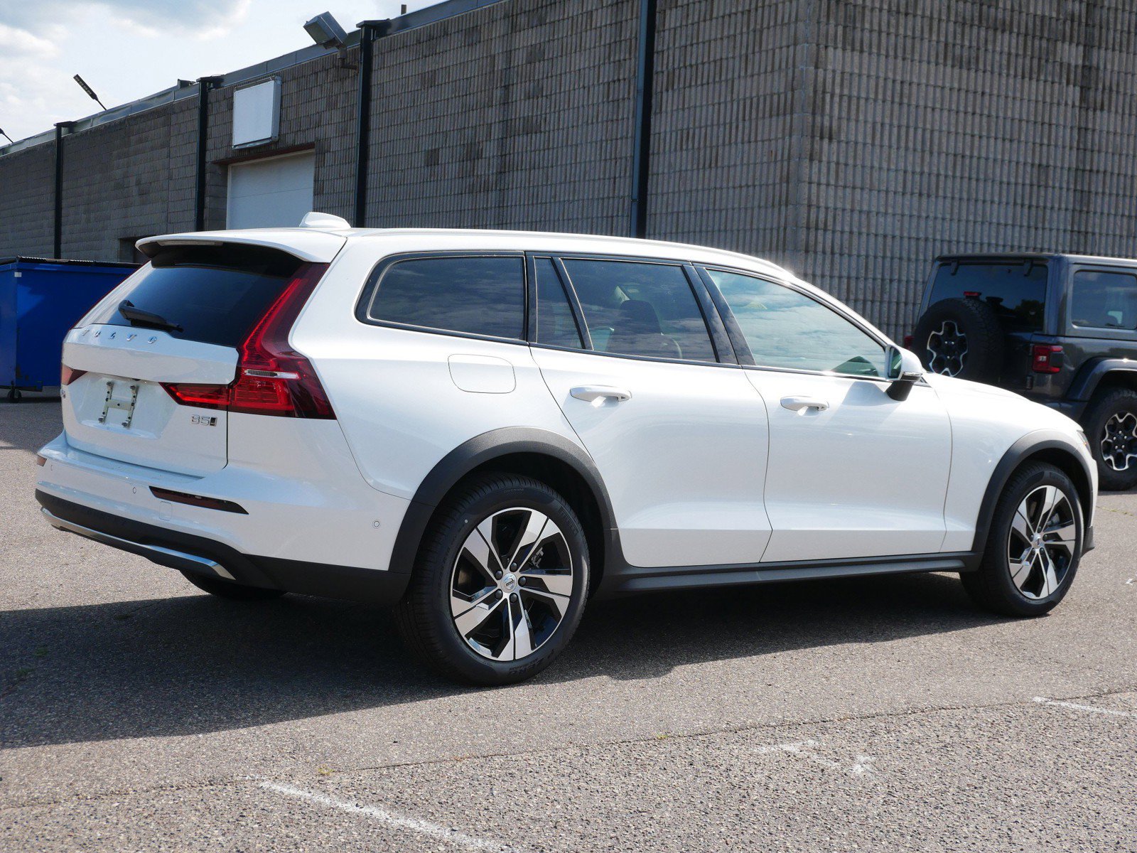 New 2026 Volvo V60 B5 Cross Country Plus w/ Climate Package AWD/4WD image 3