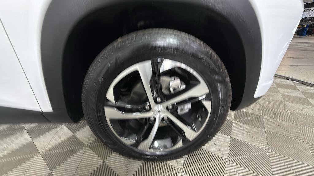 Certified 2024 Chevrolet Trax RS w/ Driver Confidence Package FWD image 35