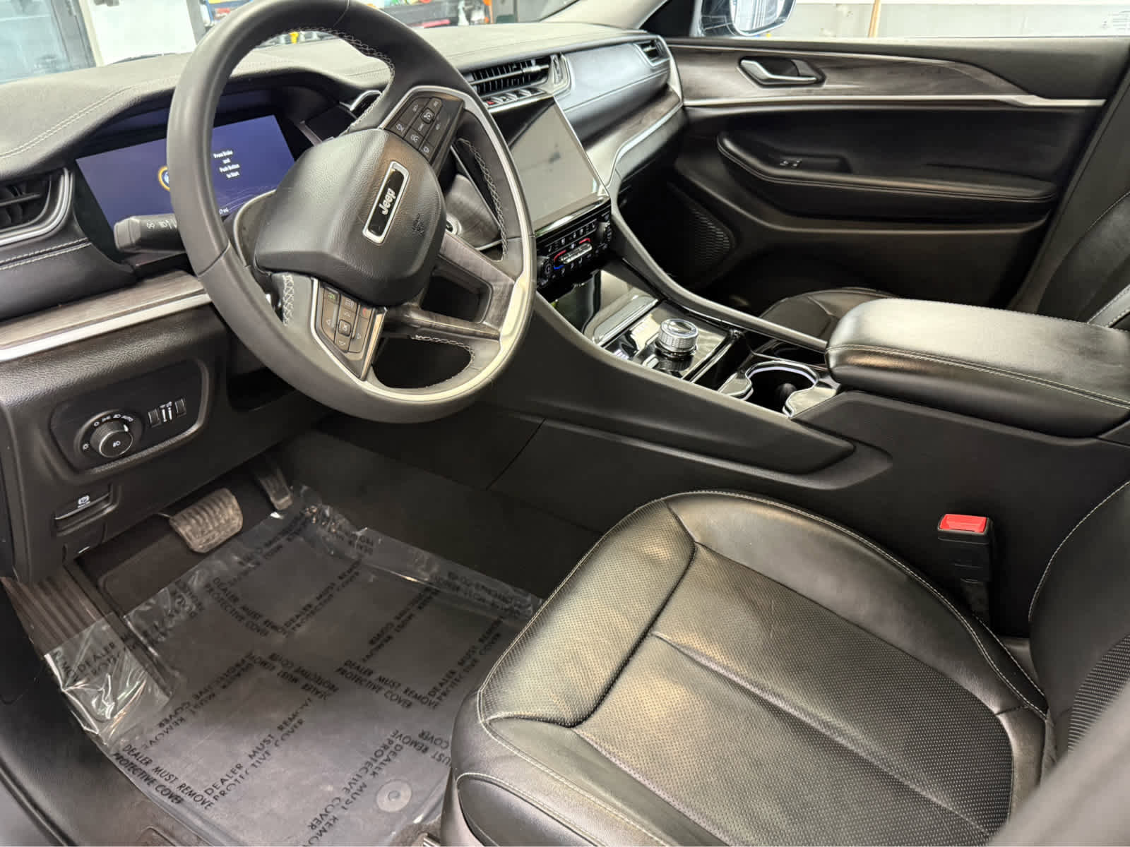 Used 2023 Jeep Grand Cherokee Limited w/ Luxury Tech Group II AWD/4WD image 9