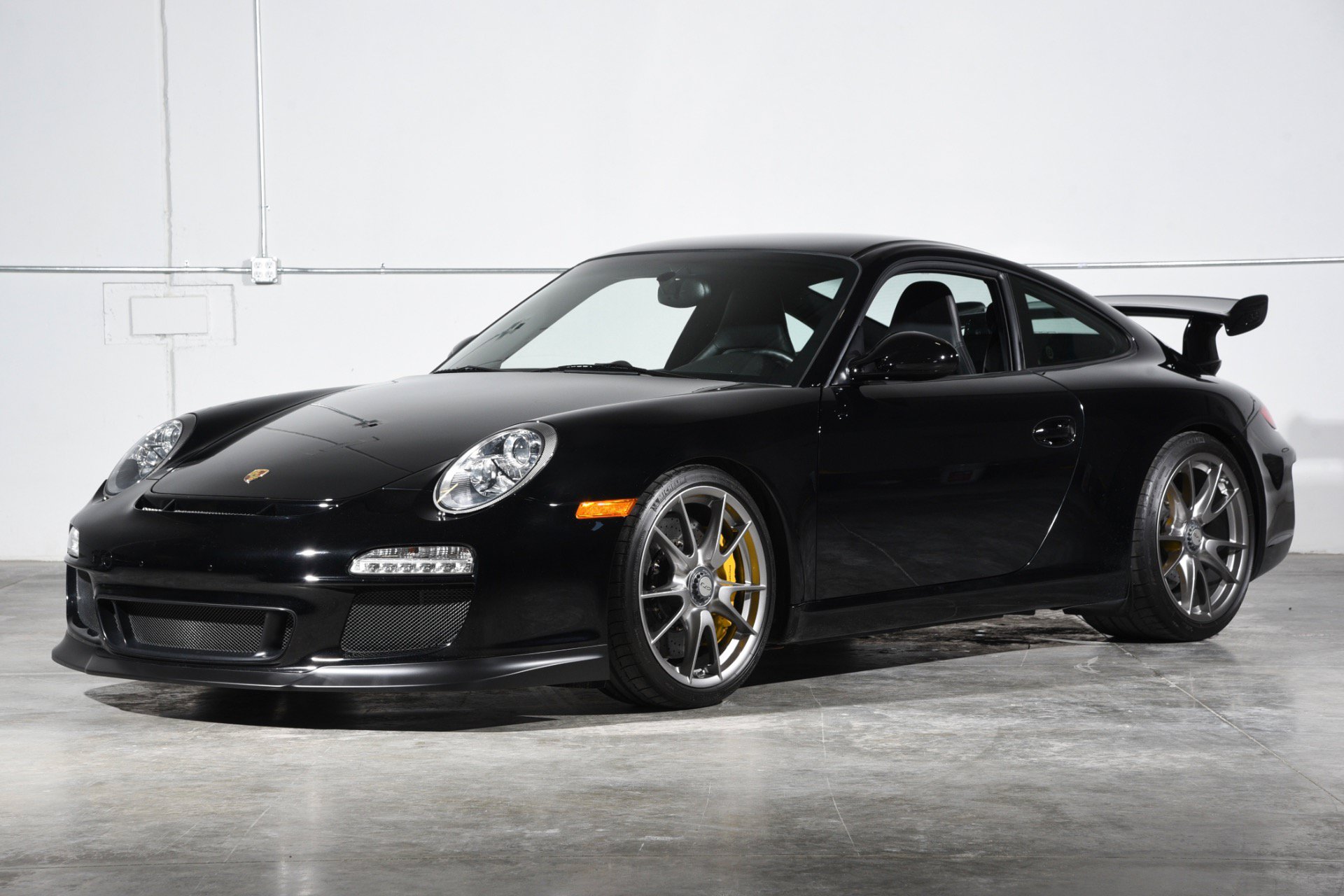 Used 2010 Porsche 911 GT3 RWD image 2