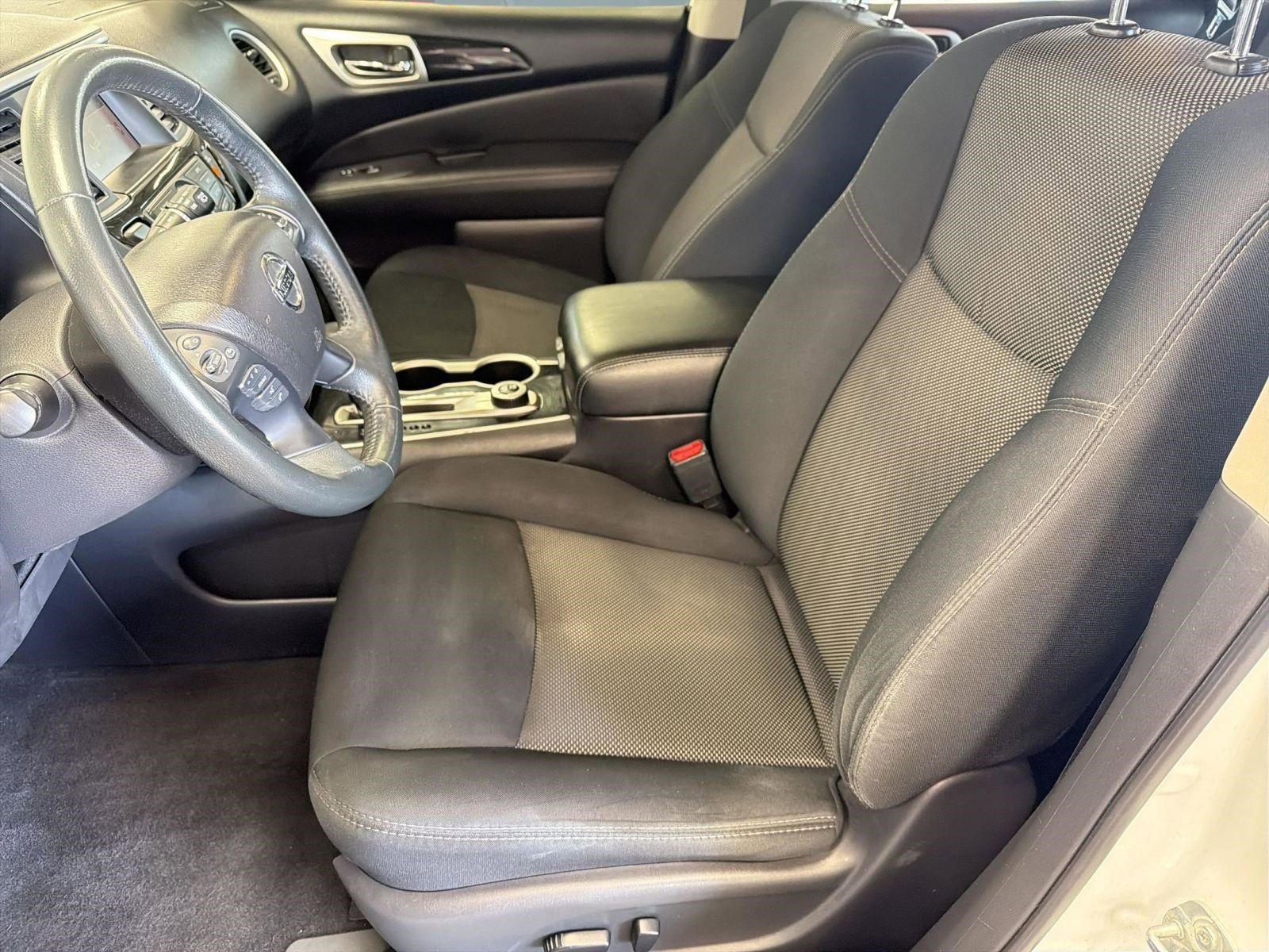 Used 2018 Nissan Pathfinder SV image 5