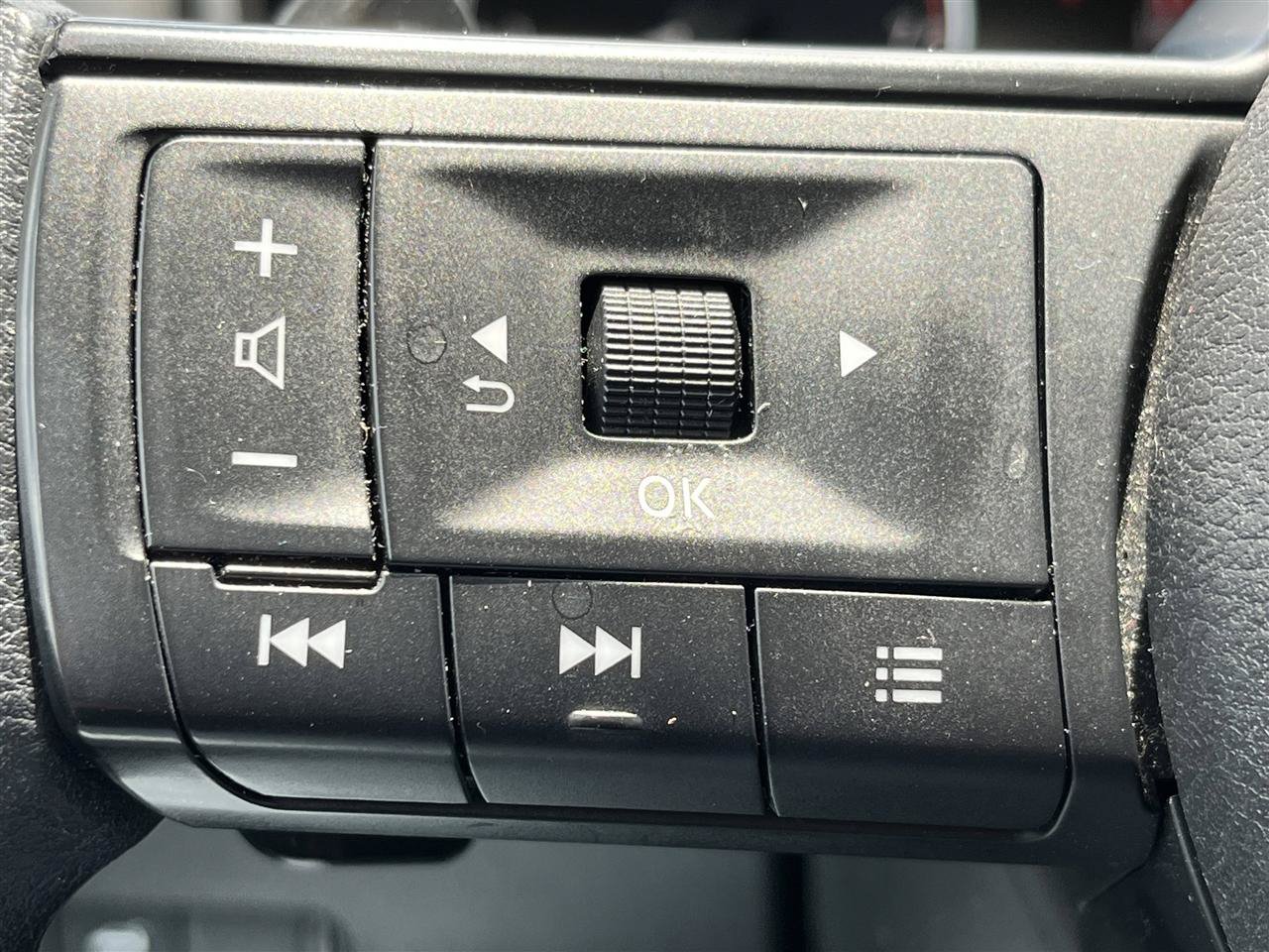 Used 2024 Nissan Rogue SV FWD image 22