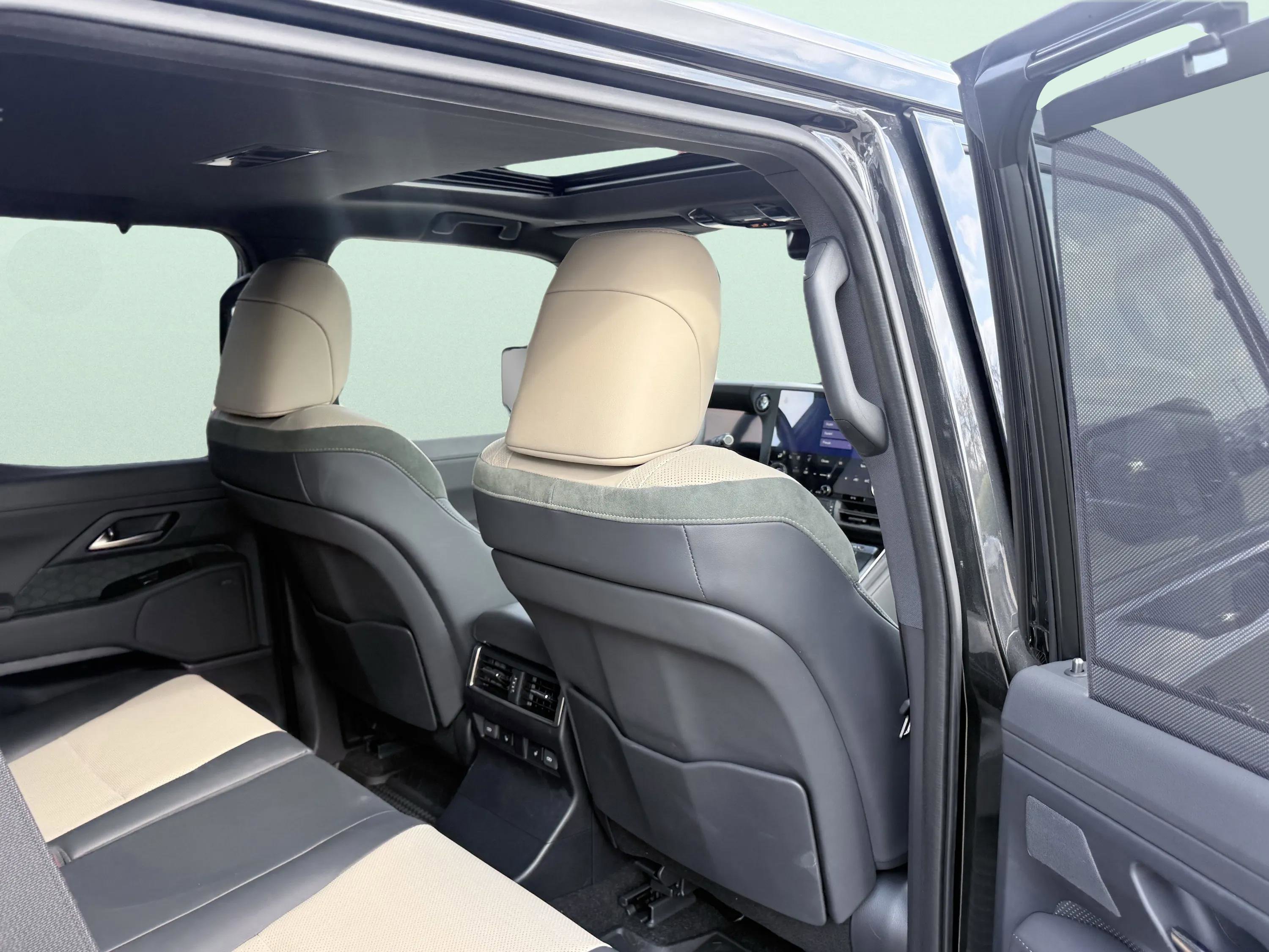 Used 2024 Lexus GX 550 image 25