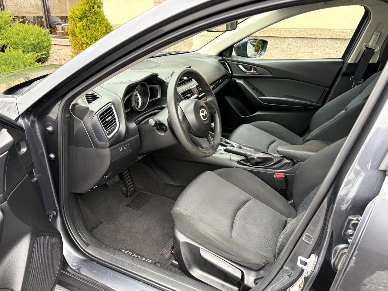 Used 2015 MAZDA MAZDA3 i SV image 6