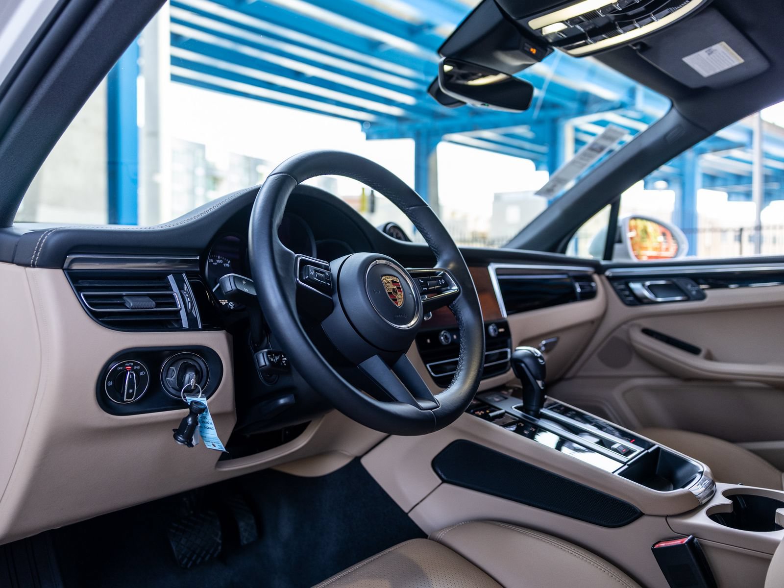 Certified 2024 Porsche Macan AWD/4WD image 4
