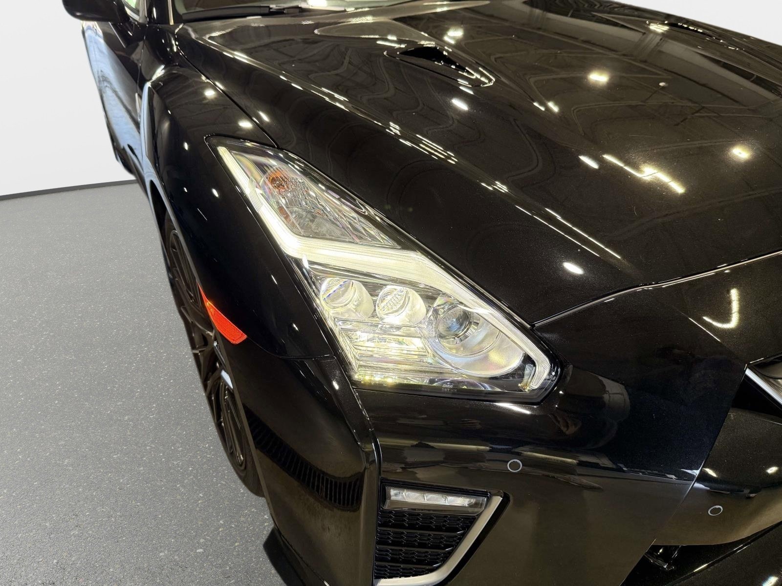 Used 2021 Nissan GT-R Premium image 9
