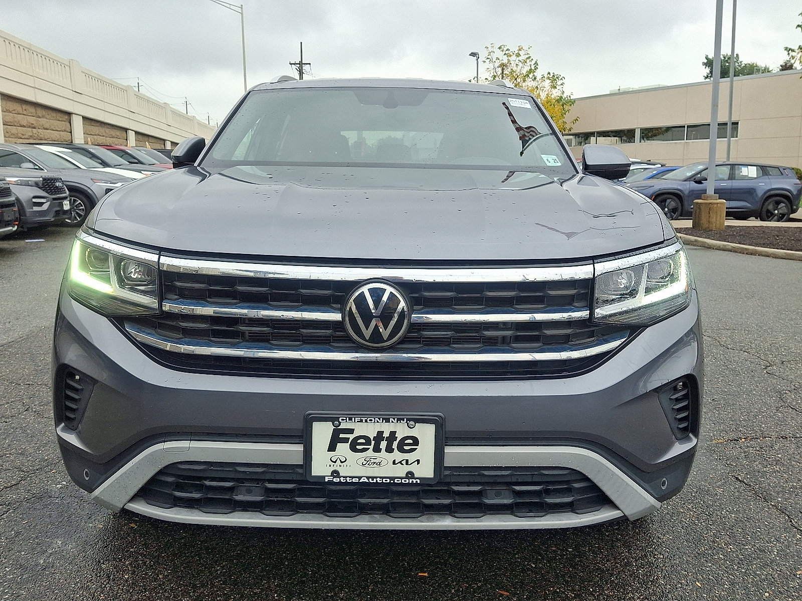 Used 2020 Volkswagen Atlas Cross Sport SE image 2