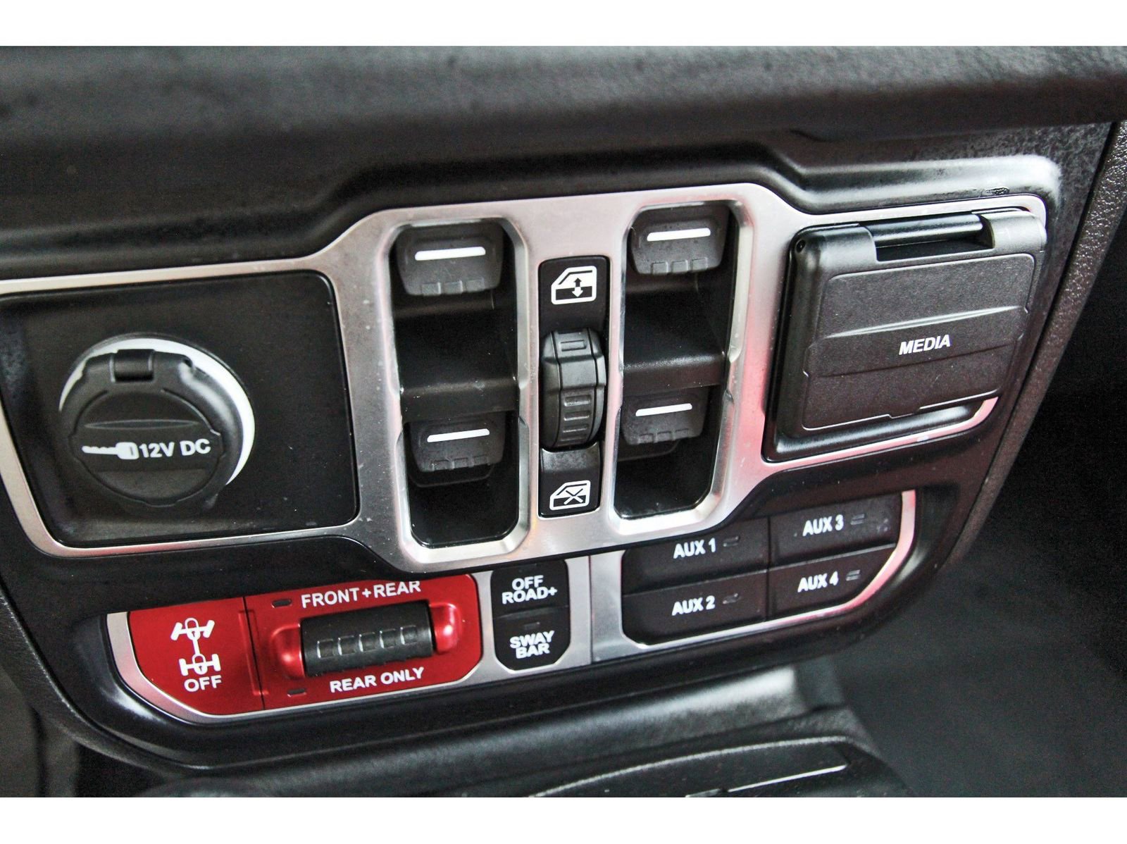 Used 2024 Jeep Gladiator Rubicon w/ Technology Group image 27