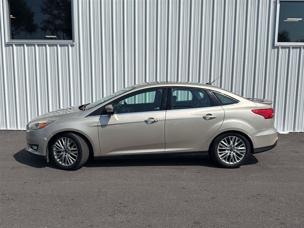 Used 2017 Ford Focus Titanium FWD image 7