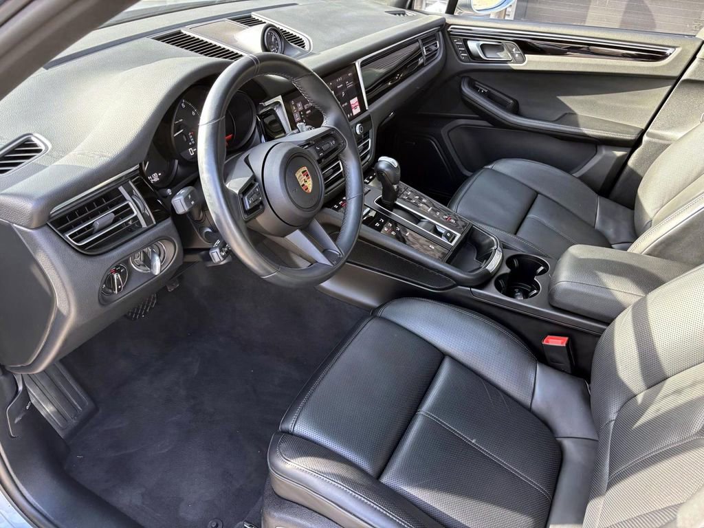 Certified 2024 Porsche Macan image 4