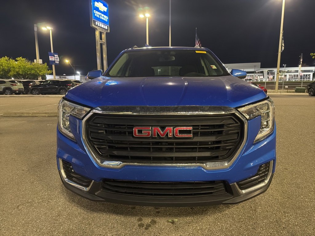 Used 2024 GMC Terrain SLE w/ Driver Convenience Package image 7