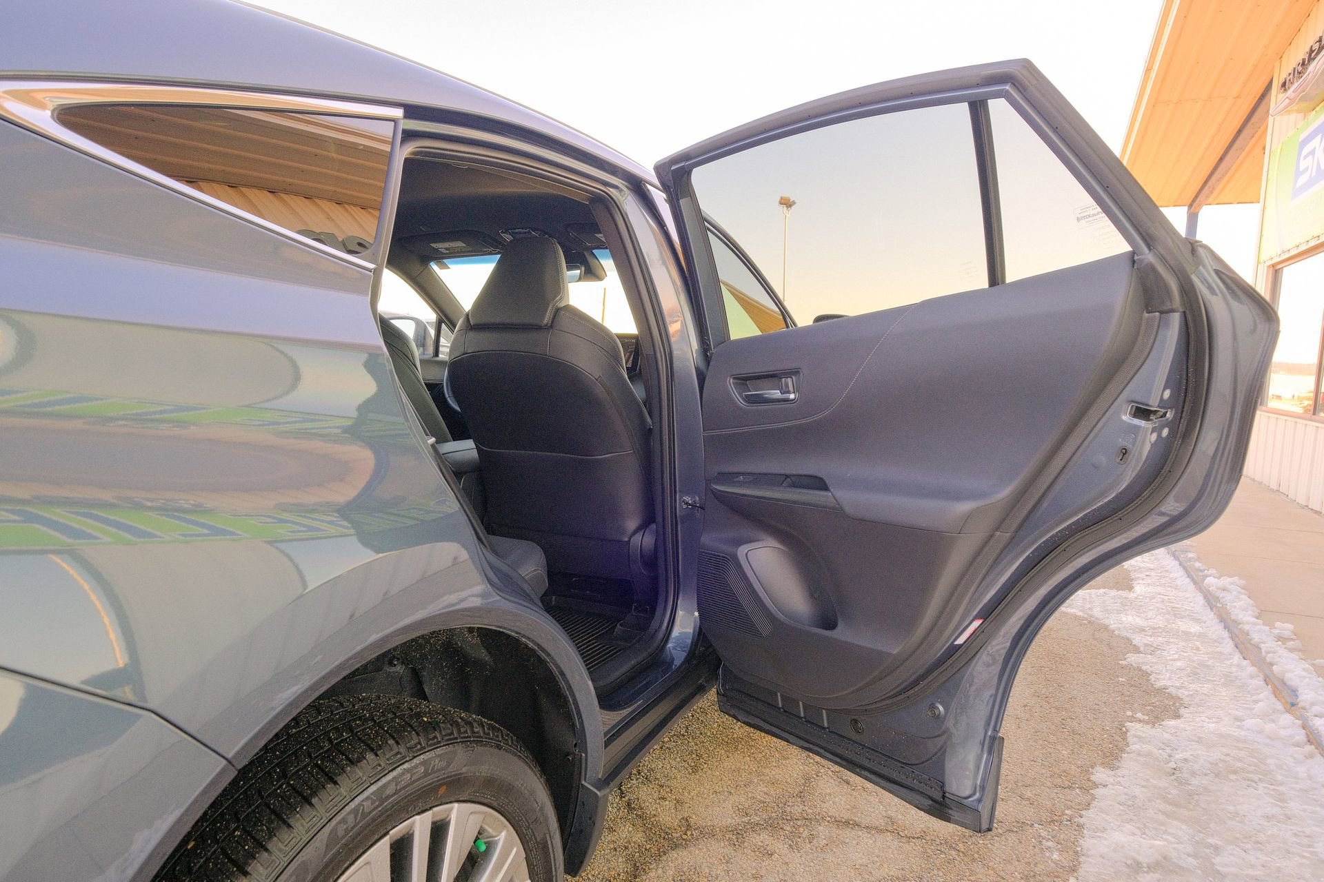 Used 2023 Toyota Venza XLE image 19