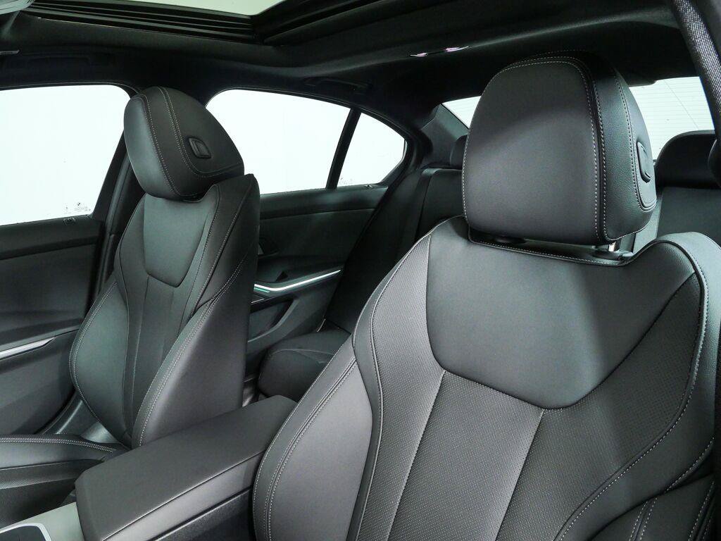 Used 2026 BMW 330i Sedan w/ M Sport Package RWD image 5