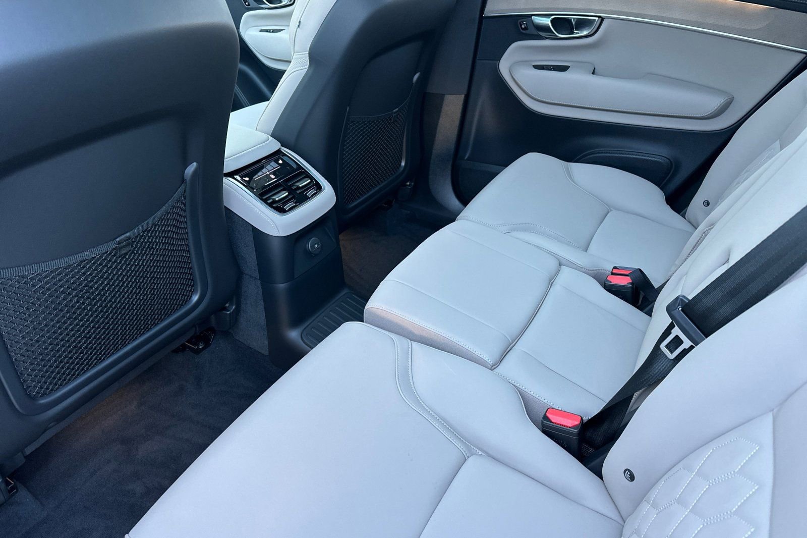 New 2026 Volvo XC90 T8 Plus AWD/4WD image 4