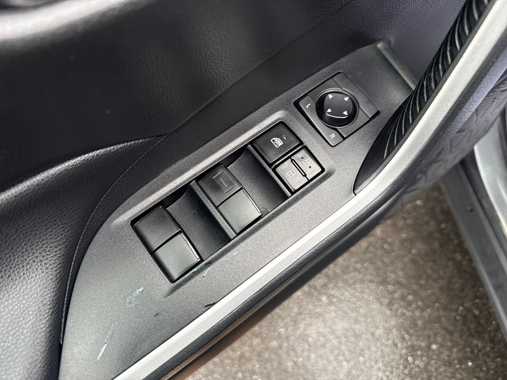 Used 2021 Toyota RAV4 LE AWD/4WD image 24