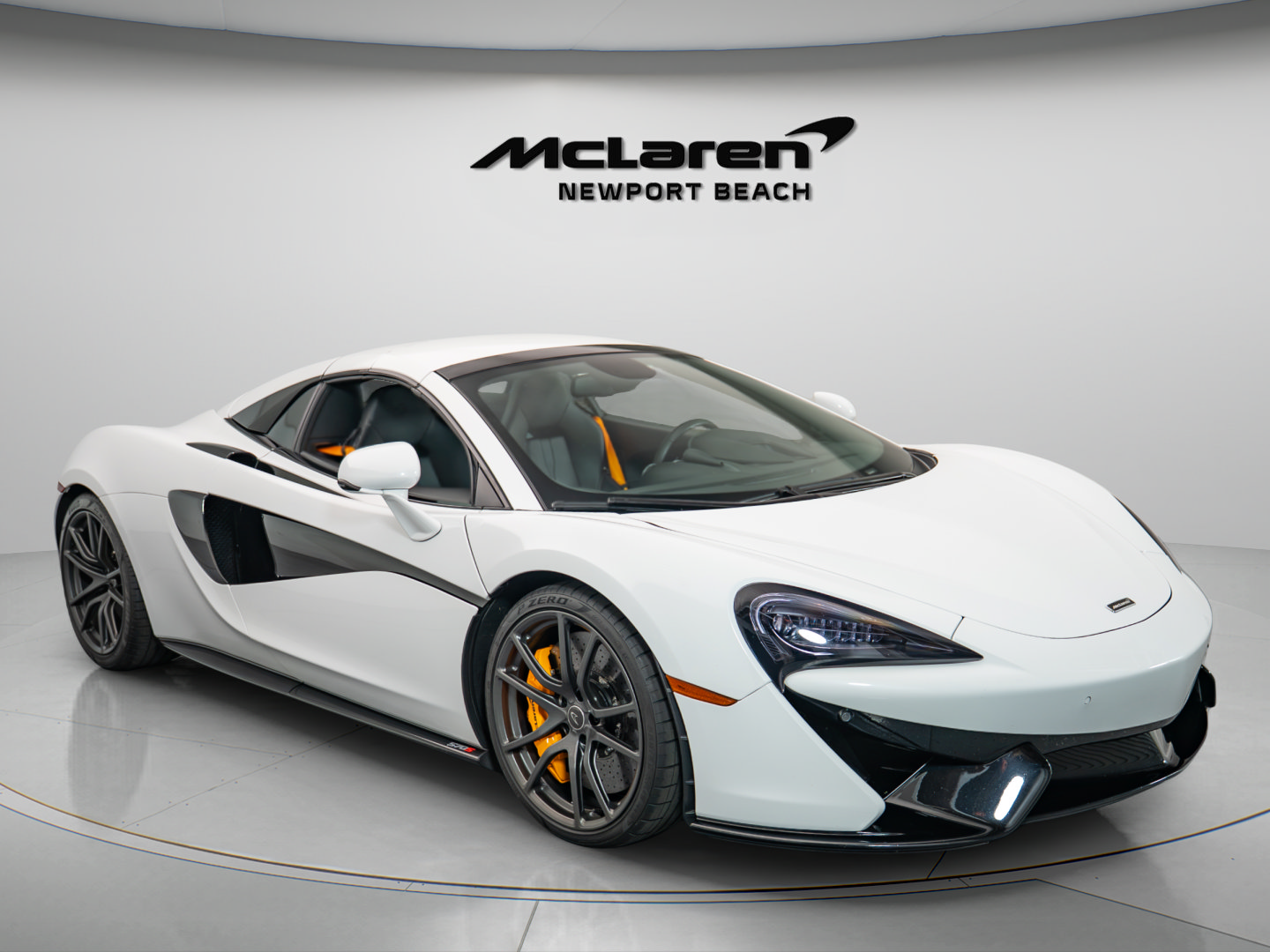 Used 2019 McLaren 570S Spider RWD image 2