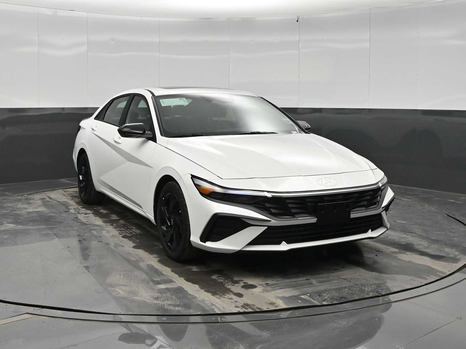 New 2026 Hyundai Elantra SEL Sport FWD image 2