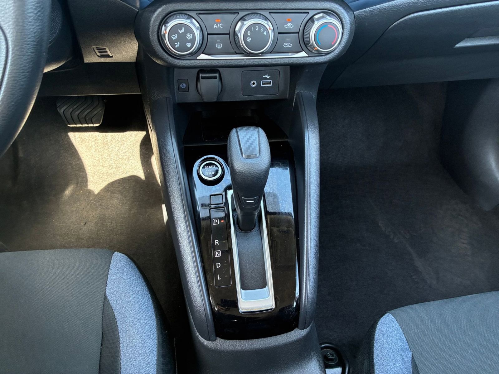 Used 2025 Nissan Versa SV w/ Trunk Package image 37